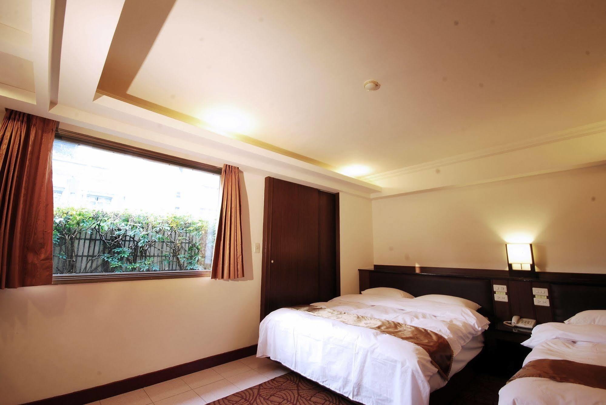 The Enterpriser Hotel Taichung Exterior photo