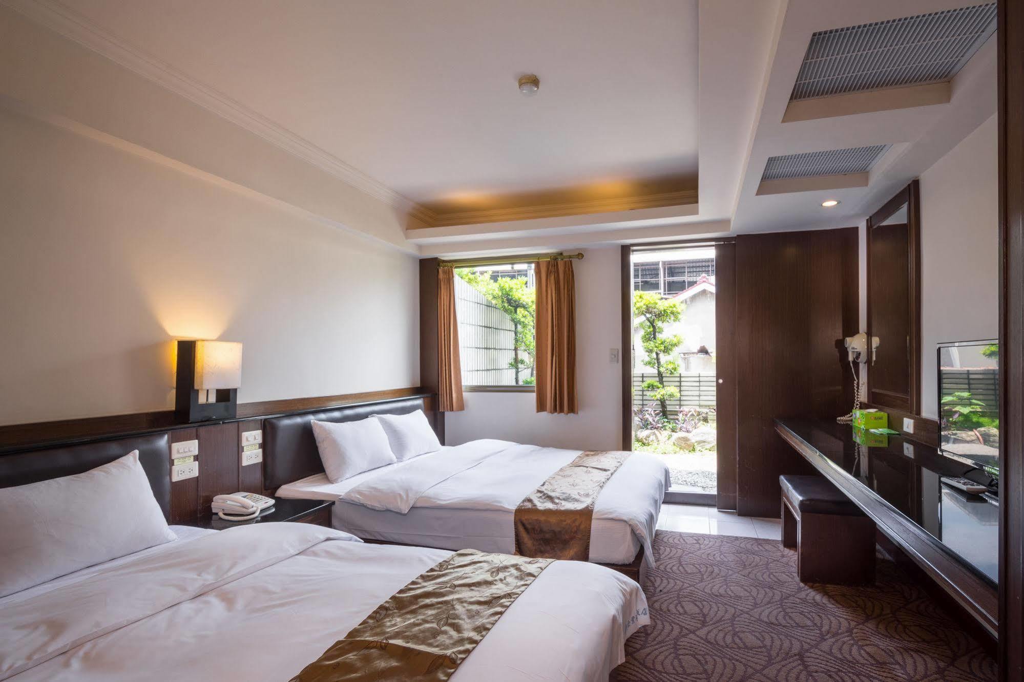 The Enterpriser Hotel Taichung Exterior photo